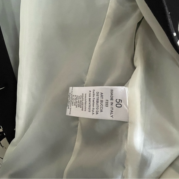 Lizalu Black and White Blazer - Picture 3 of 4